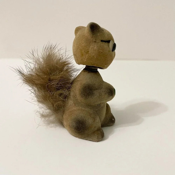 Vtg Small Flocked Squirrel Nodder Fury Tail Bobble Head 3 Inch Tall Hong Kong - Picture 4 of 13